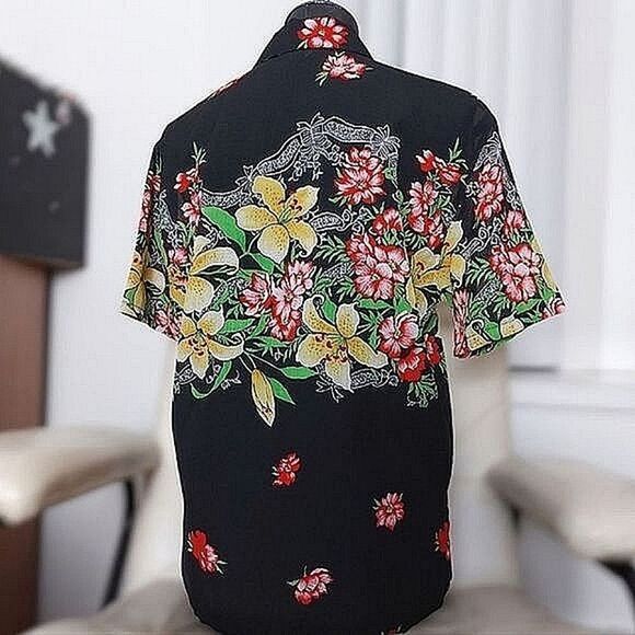 Vtg black floral short sleeve button down cotton Hawaiian shirt - Picture 2 of 13
